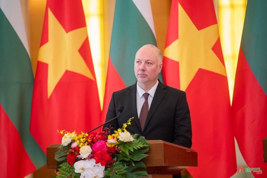 <a title="Báo Quân đội nhân dân | Tin tức quân đội, quốc phòng | Bảo vệ Tổ quốc" style="text-align:center;" href="https://www.qdnd.vn"><img src="https://file3.qdnd.vn/data/images/0/2021/08/11/linh/bannerv2.png" class="vllogo"></a>