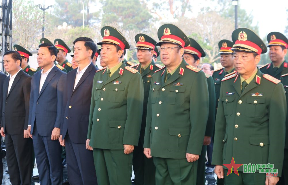 Thượng tướng Phạm Hoài Nam dự, chỉ đạo hội nghị Đảng ủy Quân khu 4