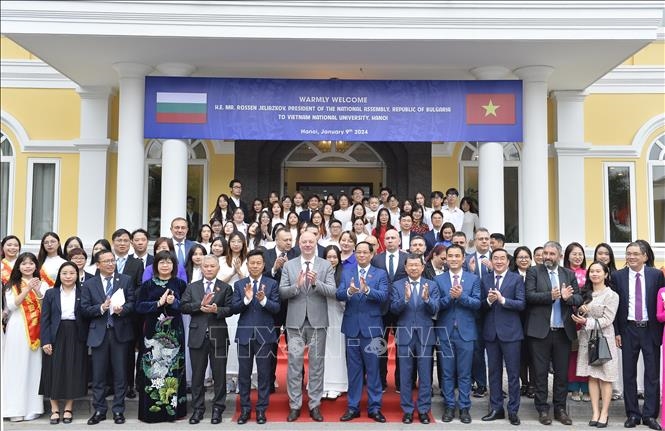 <a title="Báo Quân đội nhân dân | Tin tức quân đội, quốc phòng | Bảo vệ Tổ quốc" style="text-align:center;" href="https://www.qdnd.vn"><img src="https://file3.qdnd.vn/data/images/0/2021/08/11/linh/bannerv2.png" class="vllogo"></a>