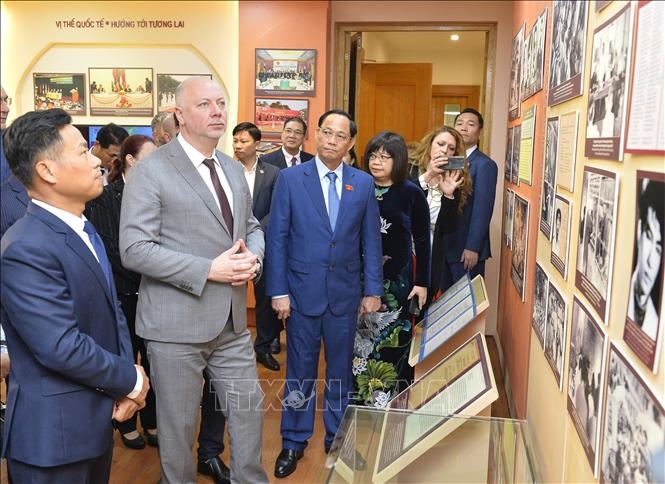 <a title="Báo Quân đội nhân dân | Tin tức quân đội, quốc phòng | Bảo vệ Tổ quốc" style="text-align:center;" href="https://www.qdnd.vn"><img src="https://file3.qdnd.vn/data/images/0/2021/08/11/linh/bannerv2.png" class="vllogo"></a>