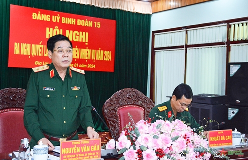 Trung tướng Nguyễn Văn Gấu dự Hội nghị Đảng ủy Binh đoàn 15