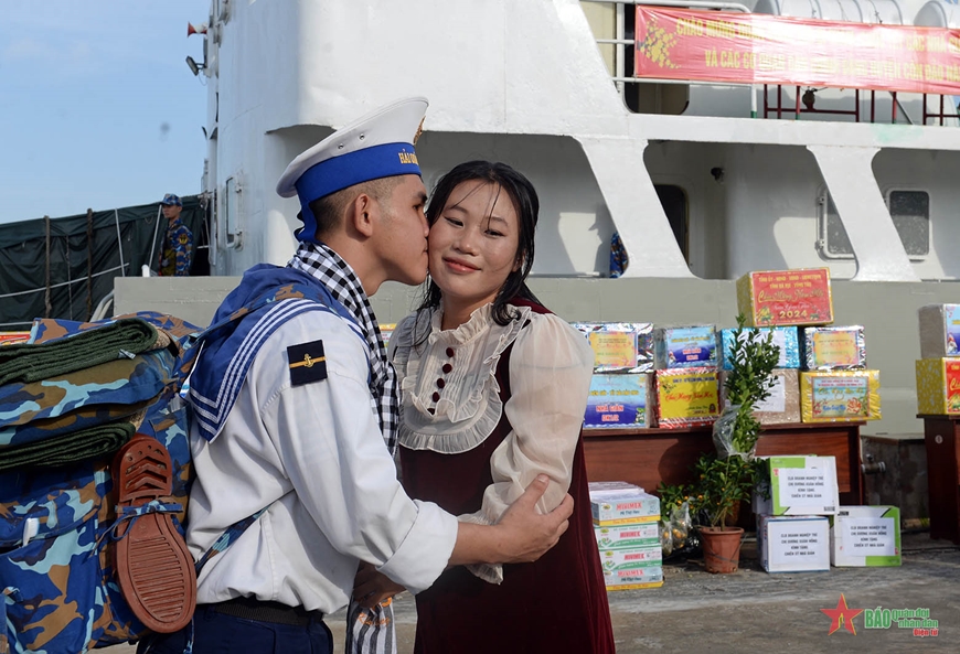 <a title="Báo Quân đội nhân dân | Tin tức quân đội, quốc phòng | Bảo vệ Tổ quốc" style="text-align:center;"  data-cke-saved-href="https://www.qdnd.vn" href="https://www.qdnd.vn"><img  data-cke-saved-src="https://file3.qdnd.vn/data/images/0/2021/08/11/linh/bannerv2.png" src="https://file3.qdnd.vn/data/images/0/2021/08/11/linh/bannerv2.png" class="vllogo"></a>