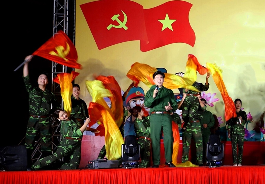Thêm yêu Tổ quốc qua chương trình văn nghệ