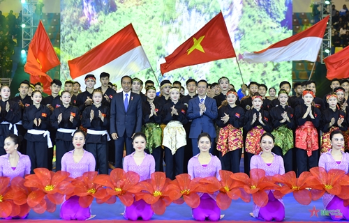 Chủ tịch nước Võ Văn Thưởng và Tổng thống Indonesia dự chương trình biểu diễn võ thuật 