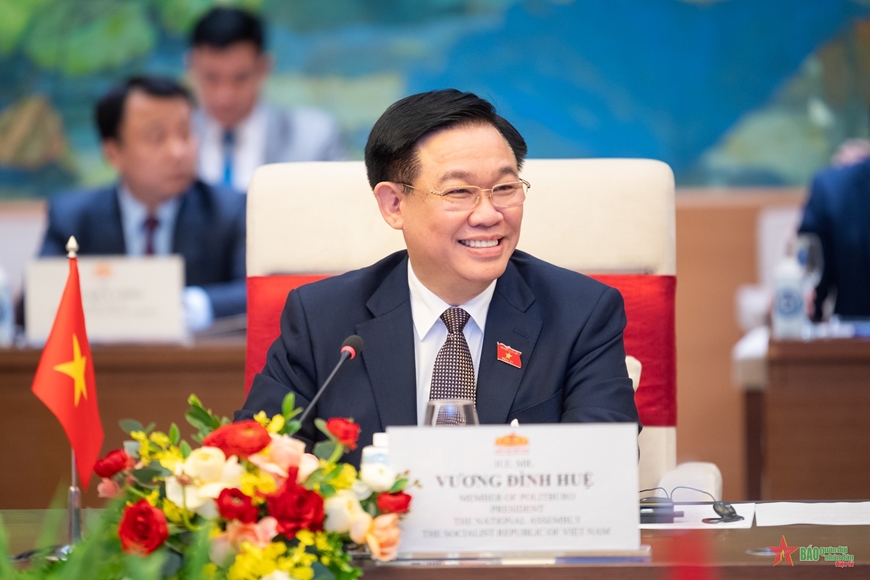 <a title="Báo Quân đội nhân dân | Tin tức quân đội, quốc phòng | Bảo vệ Tổ quốc" style="text-align:center;" href="https://www.qdnd.vn"><img src="https://file3.qdnd.vn/data/images/0/2021/08/11/linh/bannerv2.png" class="vllogo"></a>