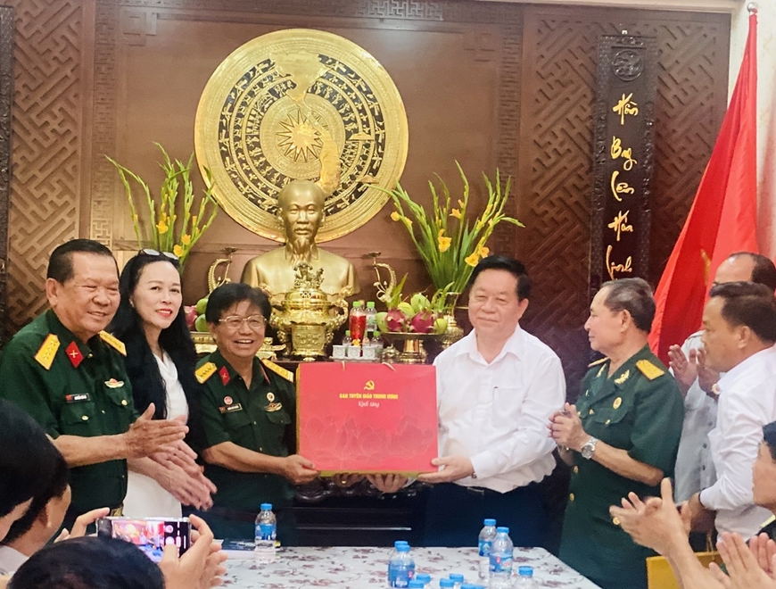 <a title="Báo Quân đội nhân dân | Tin tức quân đội, quốc phòng | Bảo vệ Tổ quốc" style="text-align:center;" href="https://www.qdnd.vn"><img src="https://file3.qdnd.vn/data/images/0/2021/08/11/linh/bannerv2.png" class="vllogo"></a>