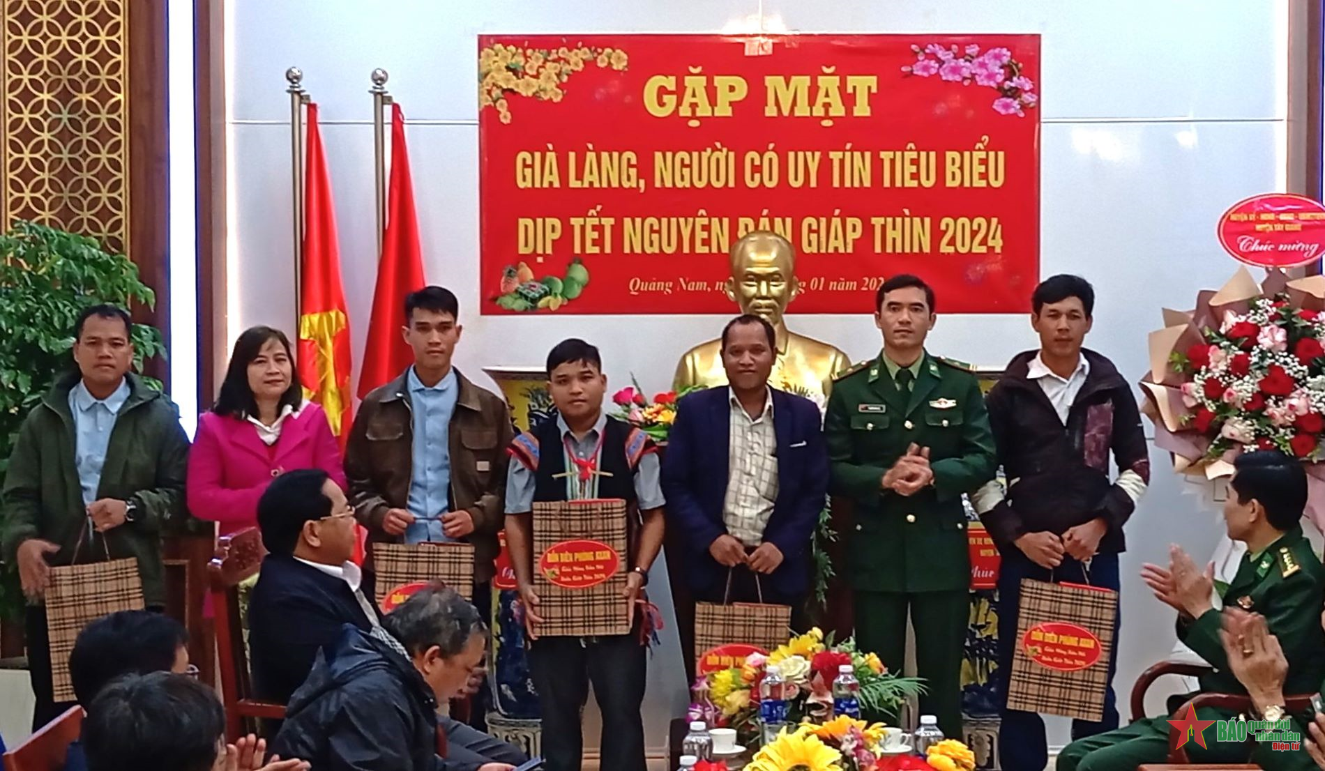 Đồn Biên phòng Axan gặp mặt già làng, người có uy tín tiêu biểu dịp Tết Nguyên đán Giáp Thìn 2024