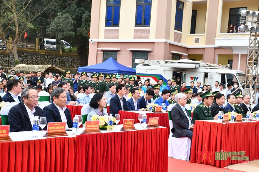 <a title="Báo Quân đội nhân dân | Tin tức quân đội, quốc phòng | Bảo vệ Tổ quốc" style="text-align:center;" href="https://www.qdnd.vn"><img src="https://file3.qdnd.vn/data/images/0/2021/08/11/linh/bannerv2.png" class="vllogo"></a>