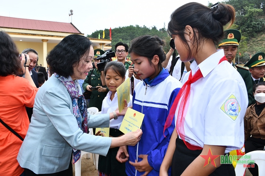 <a title="Báo Quân đội nhân dân | Tin tức quân đội, quốc phòng | Bảo vệ Tổ quốc" style="text-align:center;" href="https://www.qdnd.vn"><img src="https://file3.qdnd.vn/data/images/0/2021/08/11/linh/bannerv2.png" class="vllogo"></a>