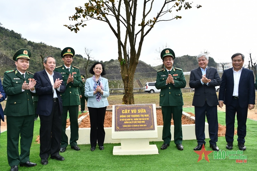 <a title="Báo Quân đội nhân dân | Tin tức quân đội, quốc phòng | Bảo vệ Tổ quốc" style="text-align:center;" href="https://www.qdnd.vn"><img src="https://file3.qdnd.vn/data/images/0/2021/08/11/linh/bannerv2.png" class="vllogo"></a>