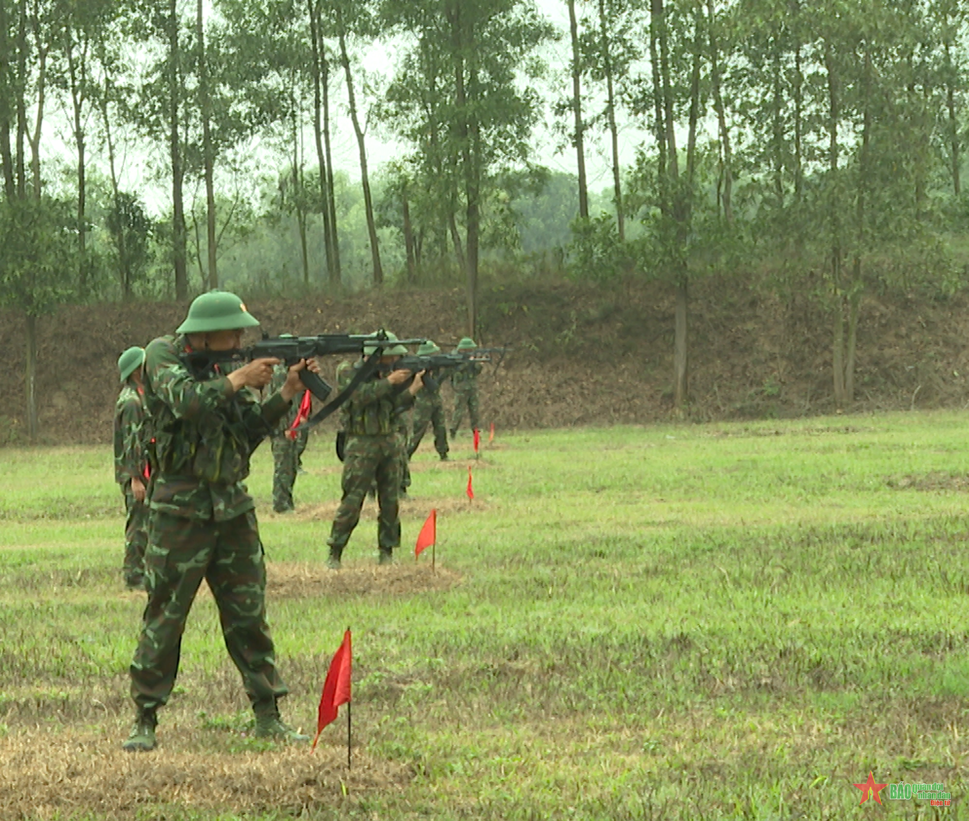 Quân đoàn 12, chú trọng vận dụng linh hoạt, sáng tạo những nội dung mới vào quá trình huấn luyện