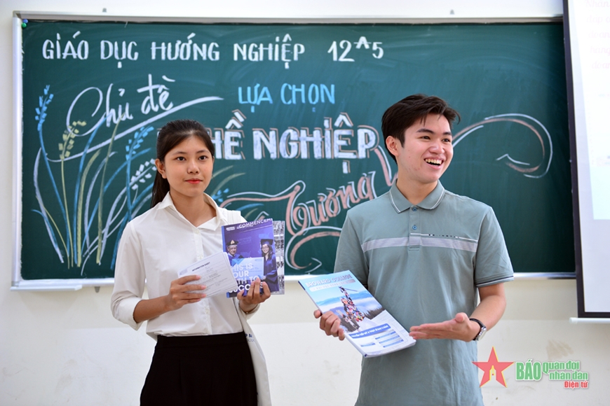 <a title="Báo Quân đội nhân dân | Tin tức quân đội, quốc phòng | Bảo vệ Tổ quốc" style="text-align:center;" href="https://www.qdnd.vn"><img src="https://file3.qdnd.vn/data/images/0/2021/08/11/linh/bannerv2.png" class="vllogo"></a>