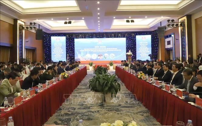 <a title="Báo Quân đội nhân dân | Tin tức quân đội, quốc phòng | Bảo vệ Tổ quốc" style="text-align:center;" href="https://www.qdnd.vn"><img src="https://file3.qdnd.vn/data/images/0/2021/08/11/linh/bannerv2.png" class="vllogo"></a>