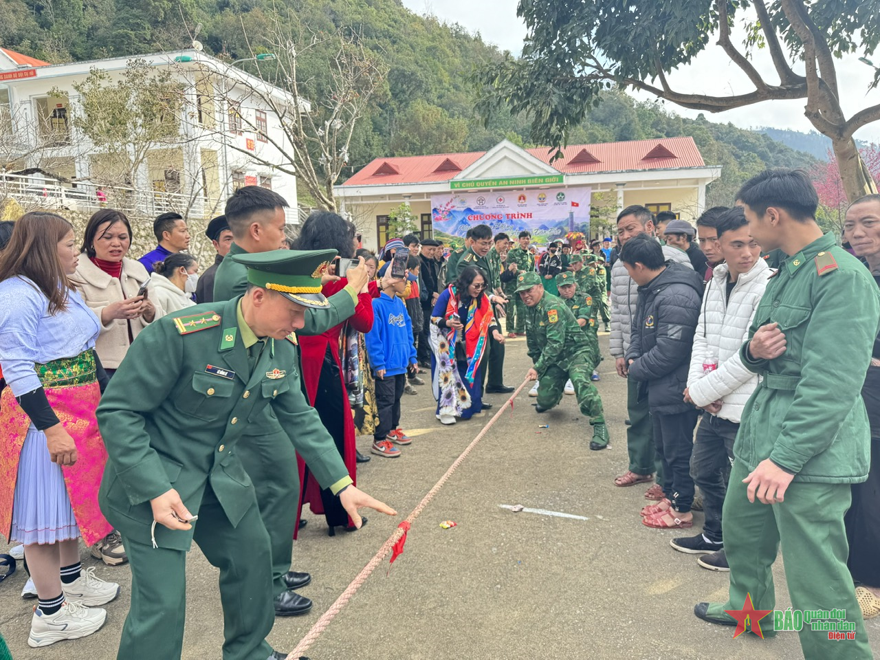 Tết sum vầy với đồng bào các dân tộc nơi biên giới