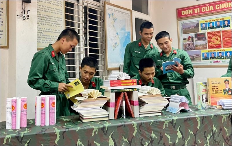 <a title="Báo Quân đội nhân dân | Tin tức quân đội, quốc phòng | Bảo vệ Tổ quốc" style="text-align:center;" href="https://www.qdnd.vn"><img src="https://file3.qdnd.vn/data/images/0/2021/08/11/linh/bannerv2.png" class="vllogo"></a>