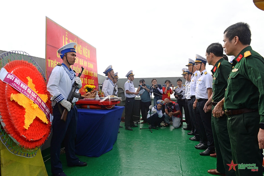 <a title="Báo Quân đội nhân dân | Tin tức quân đội, quốc phòng | Bảo vệ Tổ quốc" style="text-align:center;" data-cke-saved-href="https://www.qdnd.vn" href="https://www.qdnd.vn"><img data-cke-saved-src="https://file3.qdnd.vn/data/images/0/2021/08/11/linh/bannerv2.png" src="https://file3.qdnd.vn/data/images/0/2021/08/11/linh/bannerv2.png" class="vllogo"></a> <a title="Báo Quân đội nhân dân | Tin tức quân đội, quốc phòng | Bảo vệ Tổ quốc" style="text-align:center;" data-cke-saved-href="https://www.qdnd.vn" href="https://www.qdnd.vn"><img data-cke-saved-src="https://file3.qdnd.vn/data/images/0/2021/08/11/linh/bannerv2.png" src="https://file3.qdnd.vn/data/images/0/2021/08/11/linh/bannerv2.png" class="vllogo"></a>