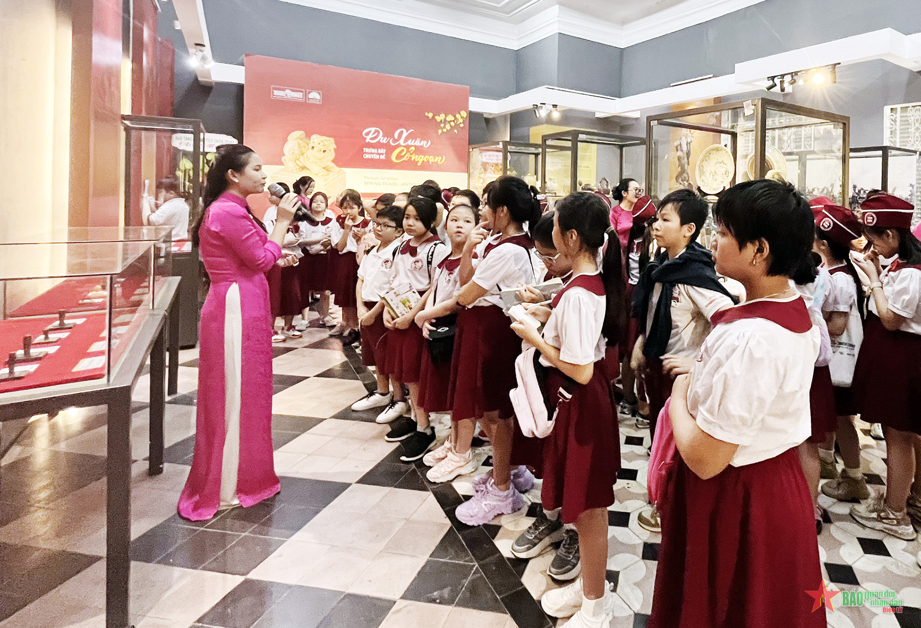 Trưng bày hơn 150 hiện vật quý về lịch sử dân tộc và vùng đất Nam Bộ