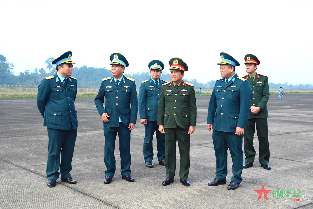 Thượng tướng Trịnh Văn Quyết kiểm tra, chúc Tết tại Trung đoàn 921, Sư đoàn 371, Quân chủng Phòng không - Không quân