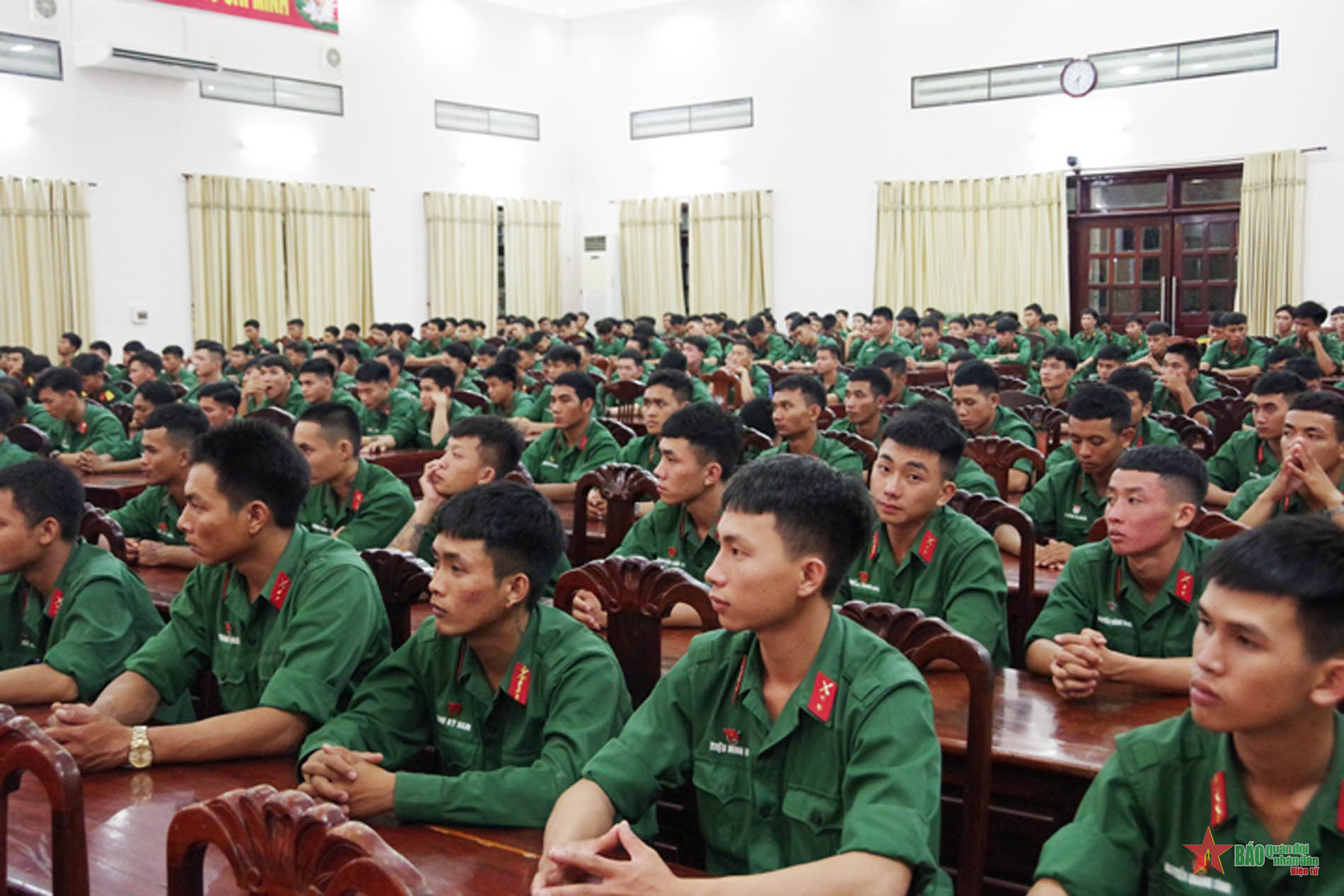 Sư đoàn 5 (Quân khu 7) đối thoại dân chủ với chiến sĩ xuất ngũ năm 2024