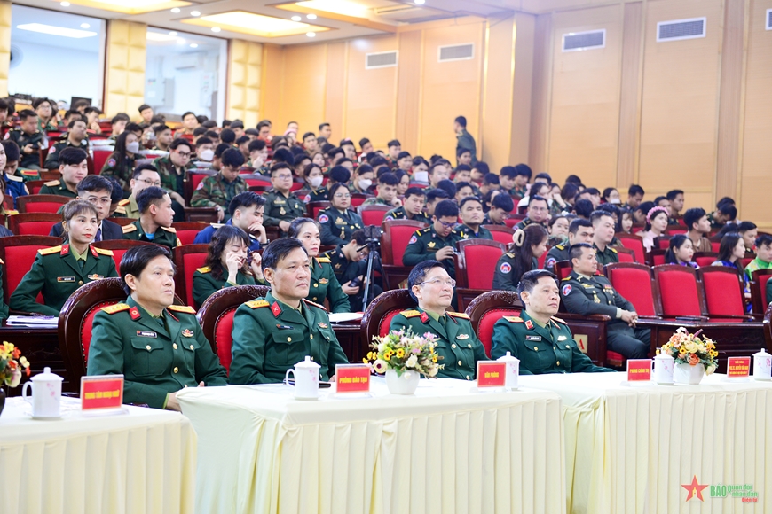 <a title="Báo Quân đội nhân dân | Tin tức quân đội, quốc phòng | Bảo vệ Tổ quốc" style="text-align:center;" href="https://www.qdnd.vn"><img src="https://file3.qdnd.vn/data/images/0/2021/08/11/linh/bannerv2.png" class="vllogo"></a>
