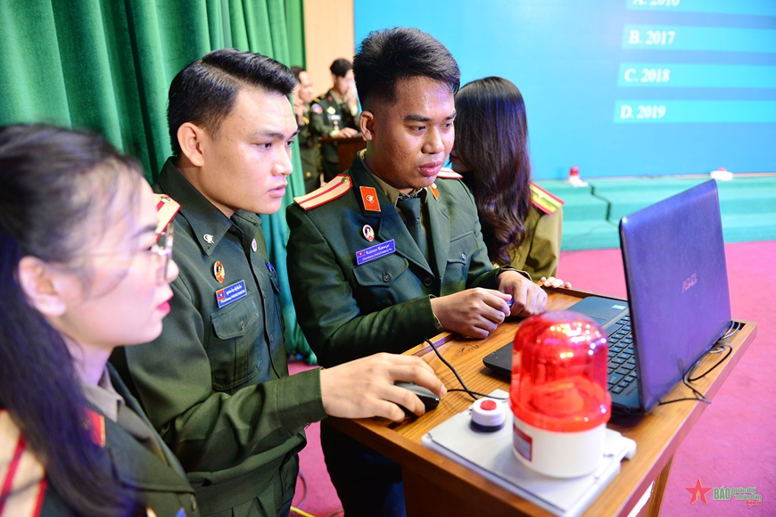 <a title="Báo Quân đội nhân dân | Tin tức quân đội, quốc phòng | Bảo vệ Tổ quốc" style="text-align:center;" href="https://www.qdnd.vn"><img src="https://file3.qdnd.vn/data/images/0/2021/08/11/linh/bannerv2.png" class="vllogo"></a>