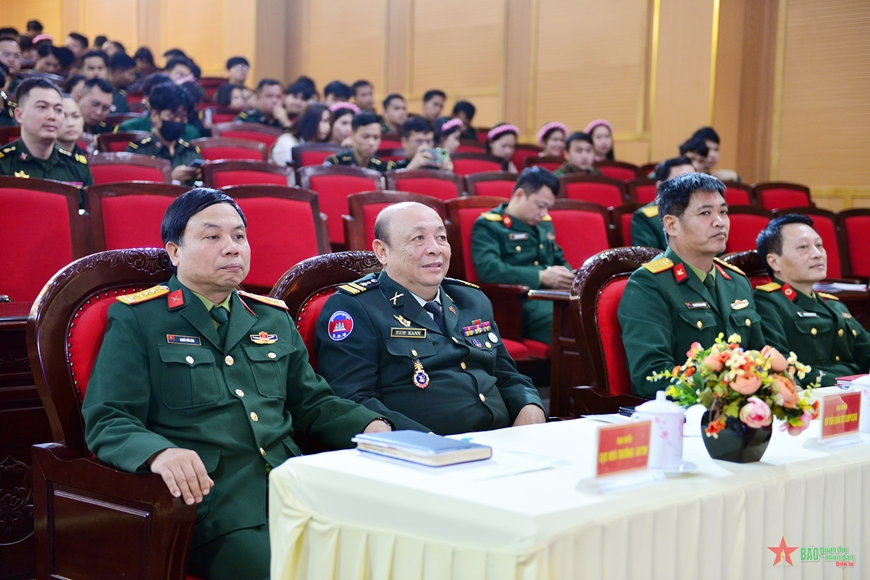 <a title="Báo Quân đội nhân dân | Tin tức quân đội, quốc phòng | Bảo vệ Tổ quốc" style="text-align:center;" href="https://www.qdnd.vn"><img src="https://file3.qdnd.vn/data/images/0/2021/08/11/linh/bannerv2.png" class="vllogo"></a>