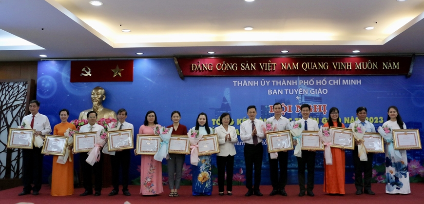 <a title='Báo Quân đội nhân dân | Tin tức quân đội, quốc phòng | Bảo vệ Tổ quốc' style='text-align:center;' href='https://www.qdnd.vn'><img src='https://file3.qdnd.vn/data/images/0/2021/08/11/linh/bannerv2.png' class='vllogo'></a>