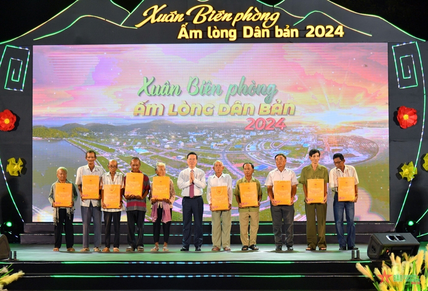 <a title="Báo Quân đội nhân dân | Tin tức quân đội, quốc phòng | Bảo vệ Tổ quốc" style="text-align:center;" href="https://www.qdnd.vn"><img src="https://file3.qdnd.vn/data/images/0/2021/08/11/linh/bannerv2.png" class="vllogo"></a>