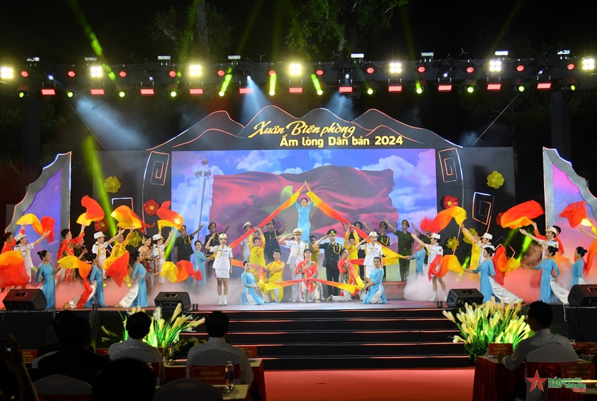 <a title="Báo Quân đội nhân dân | Tin tức quân đội, quốc phòng | Bảo vệ Tổ quốc" style="text-align:center;" href="https://www.qdnd.vn"><img src="https://file3.qdnd.vn/data/images/0/2021/08/11/linh/bannerv2.png" class="vllogo"></a>