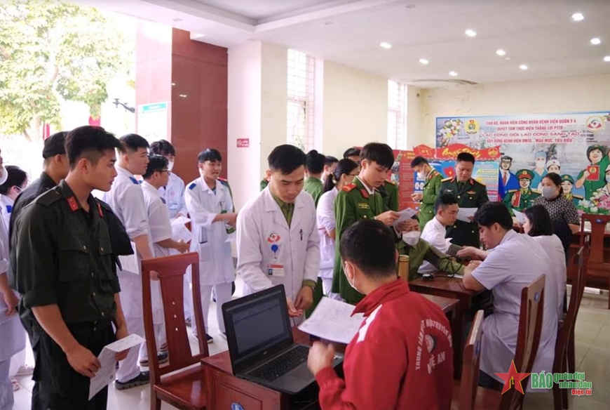 <a title="Báo Quân đội nhân dân | Tin tức quân đội, quốc phòng | Bảo vệ Tổ quốc" style="text-align:center;" href="https://www.qdnd.vn"><img src="https://file3.qdnd.vn/data/images/0/2021/08/11/linh/bannerv2.png" class="vllogo"></a>
