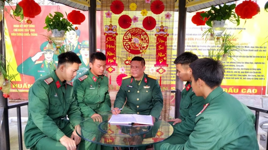 <a title="Báo Quân đội nhân dân | Tin tức quân đội, quốc phòng | Bảo vệ Tổ quốc" style="text-align:center;" href="https://www.qdnd.vn"><img src="https://file3.qdnd.vn/data/images/0/2021/08/11/linh/bannerv2.png" class="vllogo"></a>
