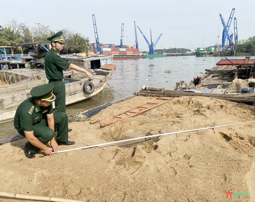 <a title="Báo Quân đội nhân dân | Tin tức quân đội, quốc phòng | Bảo vệ Tổ quốc" style="text-align:center;" href="https://www.qdnd.vn"><img src="https://file3.qdnd.vn/data/images/0/2021/08/11/linh/bannerv2.png" class="vllogo"></a>