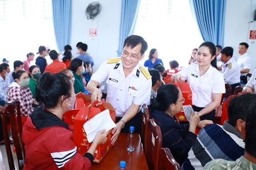 Tân cảng Sài Gòn chăm lo tết cho người nghèo tại TP Thủ Đức