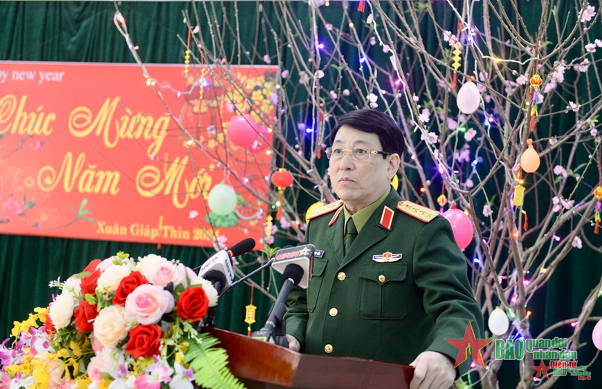 Đại tướng Lương Cường thăm, tặng quà Đồn Biên phòng Cửa khẩu quốc tế Thanh Thủy