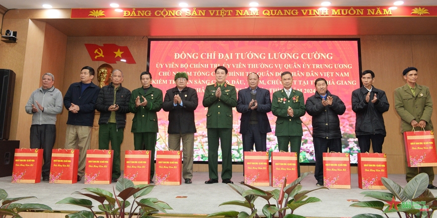 <a title="Báo Quân đội nhân dân | Tin tức quân đội, quốc phòng | Bảo vệ Tổ quốc" style="text-align:center;" href="https://www.qdnd.vn"><img src="https://file3.qdnd.vn/data/images/0/2021/08/11/linh/bannerv2.png" class="vllogo"></a>