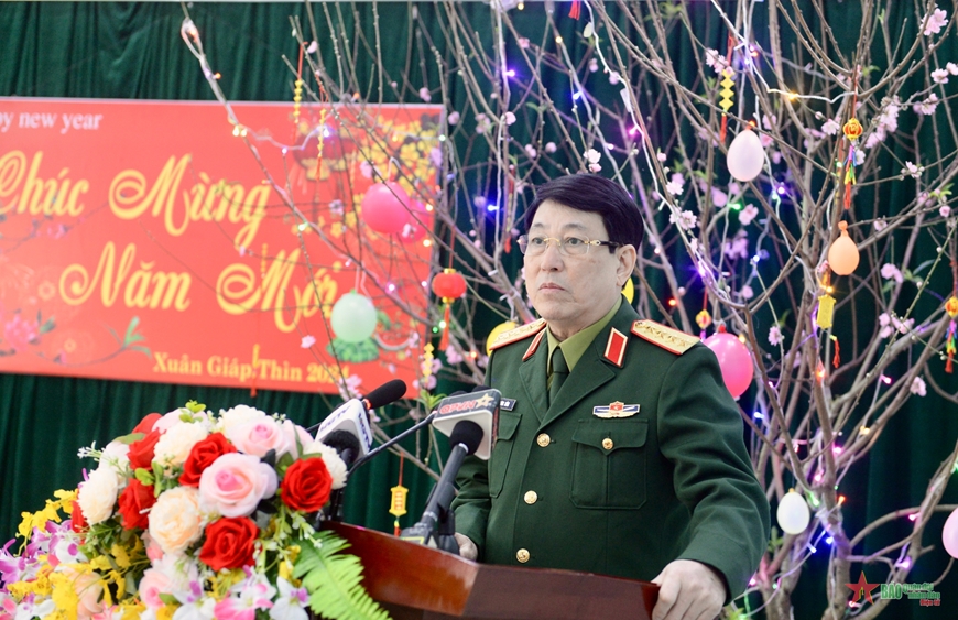 View - 	Đại tướng Lương Cường thăm, tặng quà Đồn Biên phòng Thanh Thủy