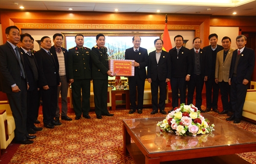 Trung tướng Nguyễn Văn Gấu thăm, chúc Tết Trung ương Hội Cựu chiến binh Việt Nam