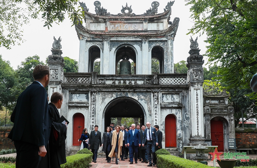 <a title="Báo Quân đội nhân dân | Tin tức quân đội, quốc phòng | Bảo vệ Tổ quốc" style="text-align:center;" href="https://www.qdnd.vn"><img src="https://file3.qdnd.vn/data/images/0/2021/08/11/linh/bannerv2.png" class="vllogo"></a>