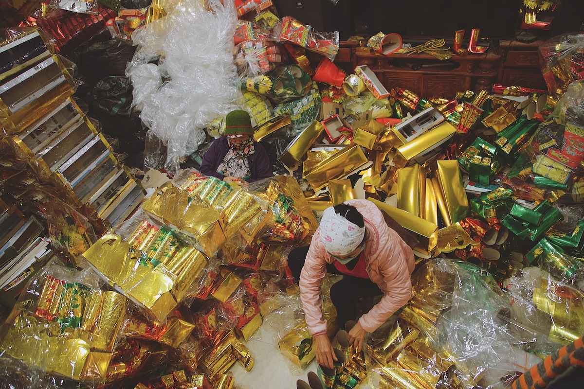 “Thủ phủ” vàng mã cúng ông Công, ông Táo ảm đạm, giá cả hạ nhiệt