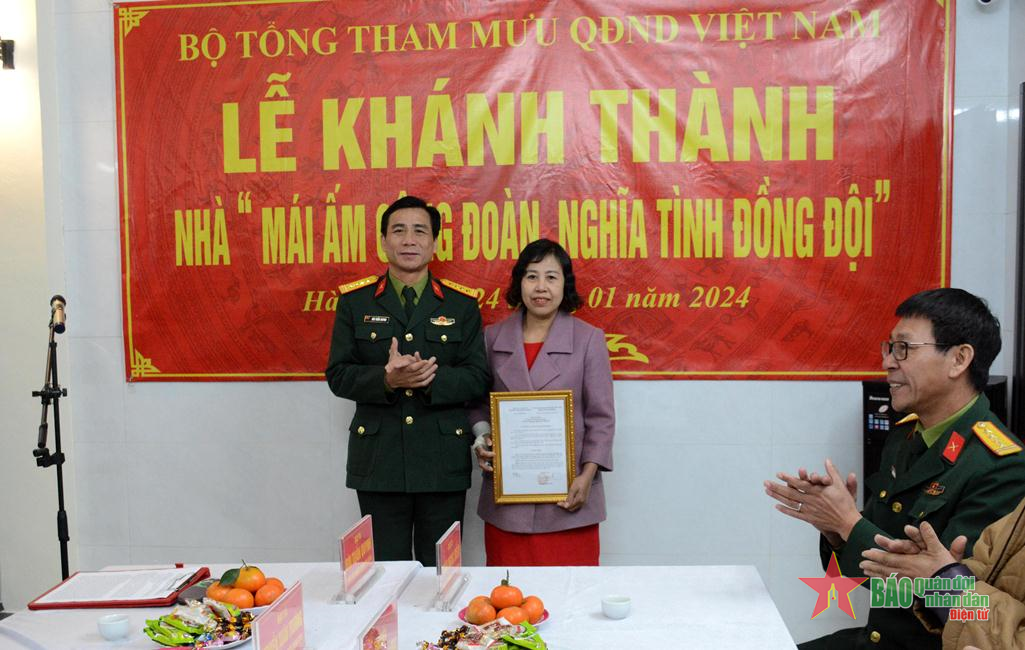 Bộ Tổng Tham mưu khánh thành và bàn giao nhà “Mái ấm công đoàn, nghĩa tình đồng đội”​