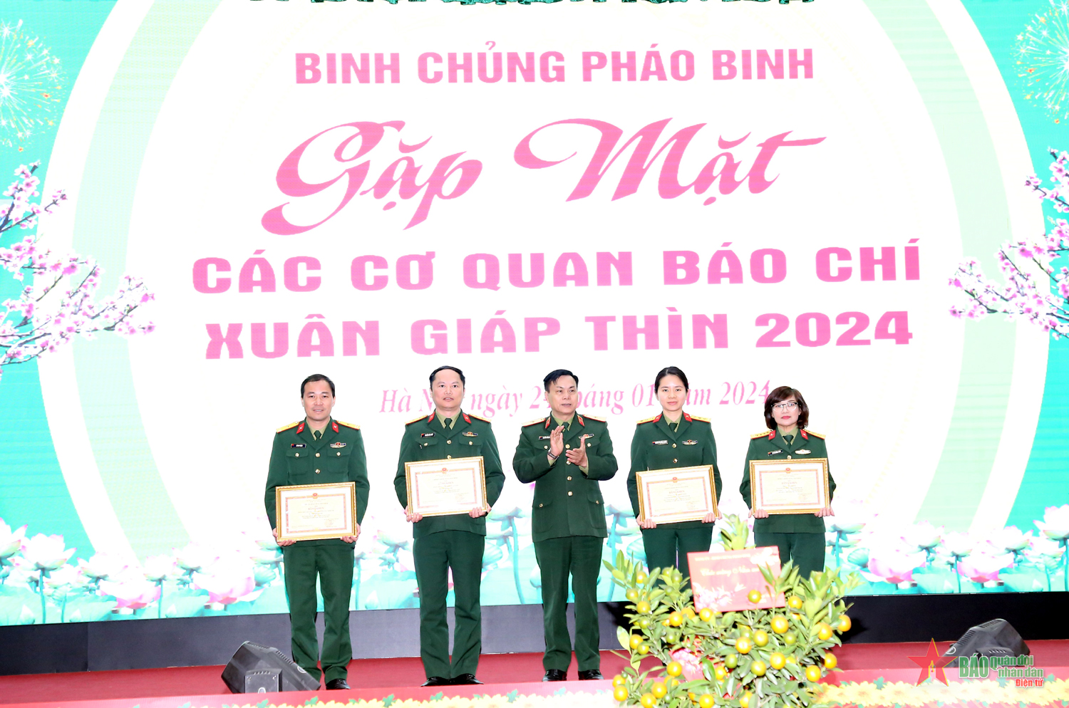 Binh chủng Pháo binh gặp mặt các cơ quan báo chí Xuân Giáp Thìn 2024