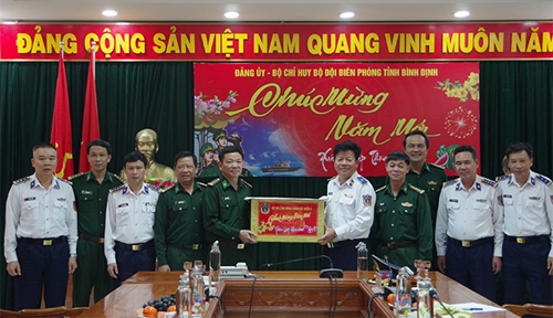 Bộ tư lệnh Vùng Cảnh sát biển 2 chúc Tết Bộ đội Biên phòng tỉnh Bình Định