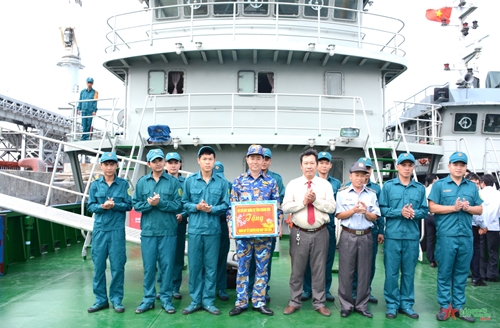 Bộ CHQS tỉnh Khánh Hòa tổ chức thăm, trao quà nhân dịp Tết Nguyên đán 2024