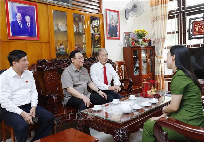 <a title="Báo Quân đội nhân dân | Tin tức quân đội, quốc phòng | Bảo vệ Tổ quốc" style="text-align:center;" href="https://www.qdnd.vn"><img src="https://file3.qdnd.vn/data/images/0/2021/08/11/linh/bannerv2.png" class="vllogo"></a>