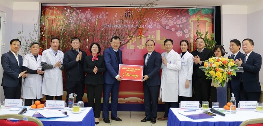 <a title="Báo Quân đội nhân dân | Tin tức quân đội, quốc phòng | Bảo vệ Tổ quốc" style="text-align:center;" href="https://www.qdnd.vn"><img src="https://file3.qdnd.vn/data/images/0/2021/08/11/linh/bannerv2.png" class="vllogo"></a>