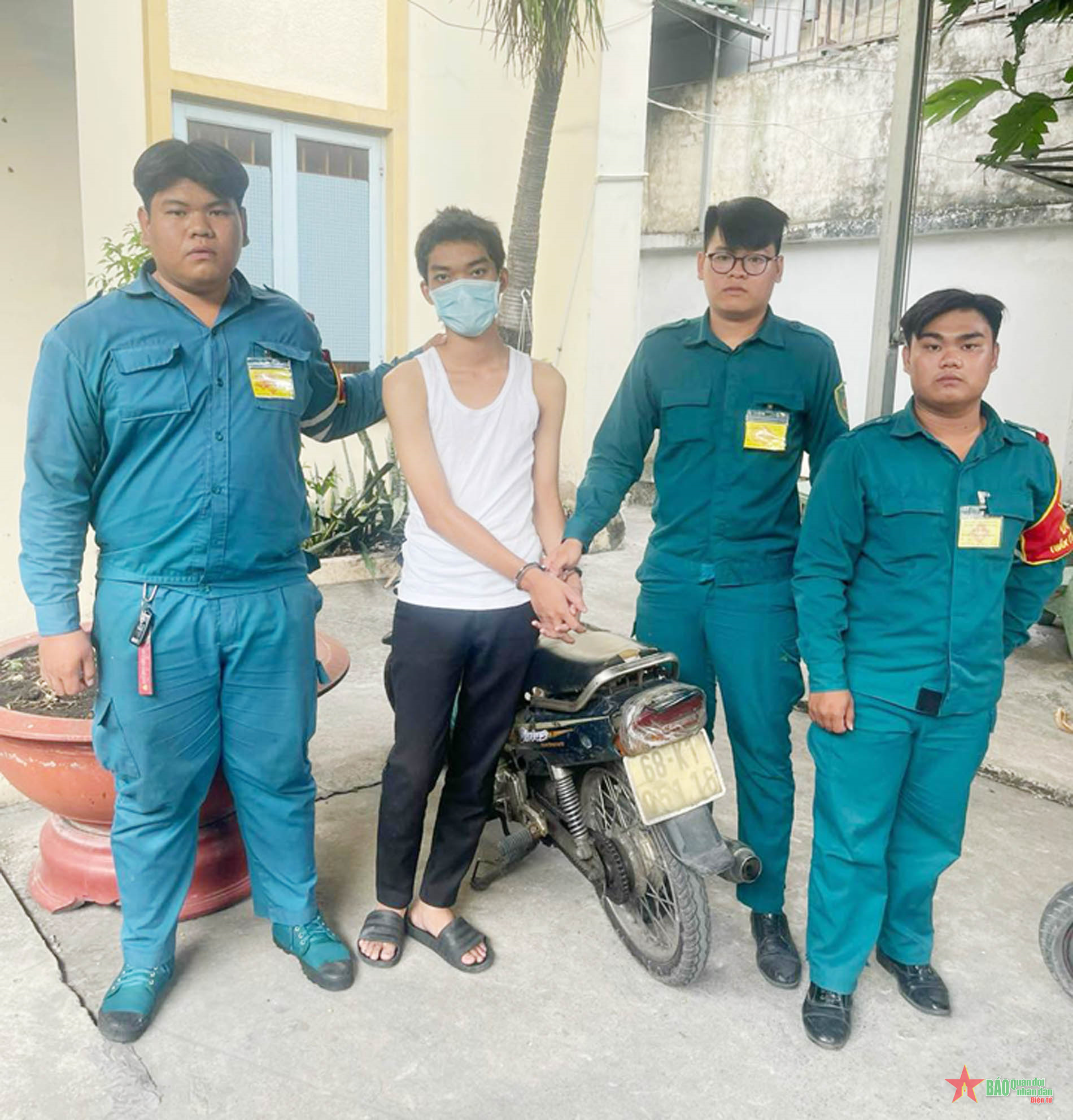 Dân quân TP Hồ Chí Minh dũng cảm bắt cướp