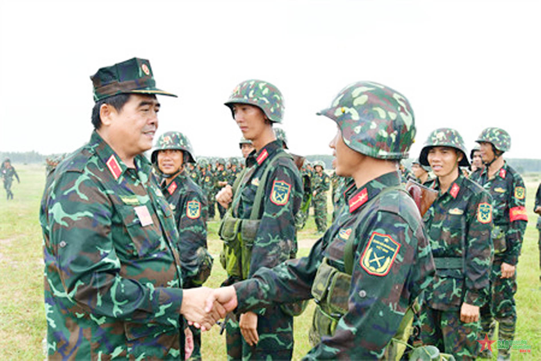 “Bám chắc nhân dân” quản và rèn tốt “quân gửi trong dân”