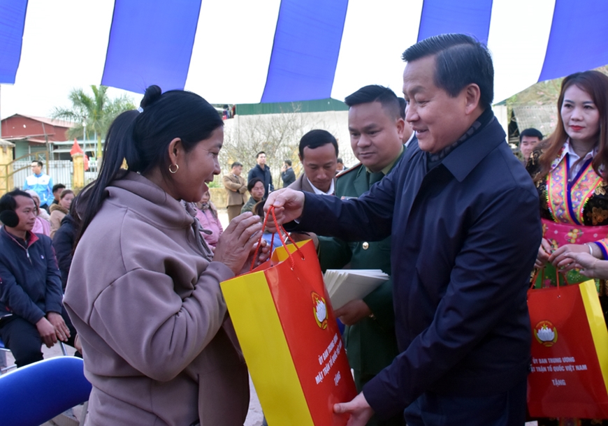 <a title="Báo Quân đội nhân dân | Tin tức quân đội, quốc phòng | Bảo vệ Tổ quốc" style="text-align:center;" href="https://www.qdnd.vn"><img src="https://file3.qdnd.vn/data/images/0/2021/08/11/linh/bannerv2.png" class="vllogo"></a>
