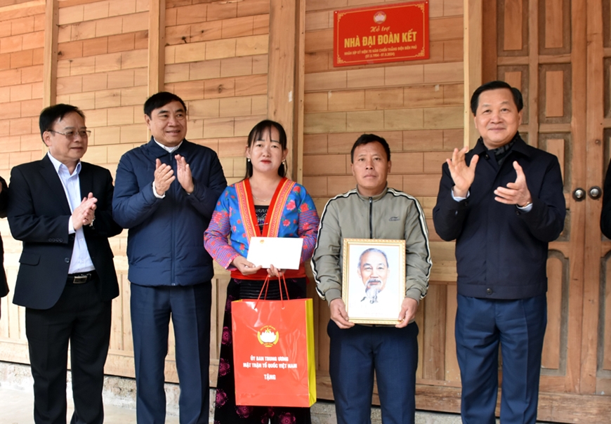 <a title="Báo Quân đội nhân dân | Tin tức quân đội, quốc phòng | Bảo vệ Tổ quốc" style="text-align:center;" href="https://www.qdnd.vn"><img src="https://file3.qdnd.vn/data/images/0/2021/08/11/linh/bannerv2.png" class="vllogo"></a>