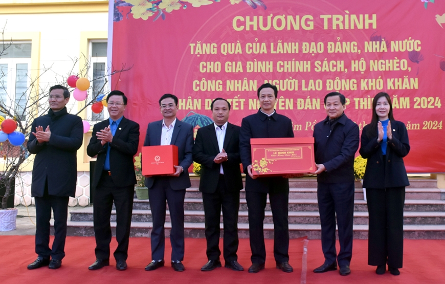 <a title="Báo Quân đội nhân dân | Tin tức quân đội, quốc phòng | Bảo vệ Tổ quốc" style="text-align:center;" href="https://www.qdnd.vn"><img src="https://file3.qdnd.vn/data/images/0/2021/08/11/linh/bannerv2.png" class="vllogo"></a>